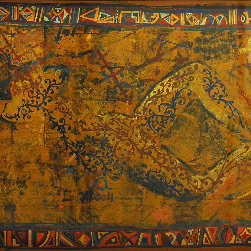 L'image semble être une œuvre artistique riche en couleurs et en motifs. On y voit une silhouette humaine dans une position allongée, entourée de motifs ornementaux détaillés. La palette de couleurs se compose principalement de teintes dorées, avec des éléments noirs et colorés qui ajoutent une dimension vibrante. Le fond présente des textures et des symboles, suggérant une inspiration culturelle ou traditionnelle. L'ensemble dégage une atmosphère à la fois mystique et chaleureuse.