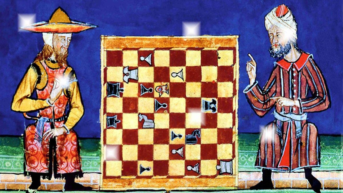 L'image représente une scène médiévale avec deux personnages assis en face d'un plateau de jeu d'échecs. À gauche, un homme portant un chapeau large et en vêtements colorés. À droite, un personnage vêtu d'une robe ornée, peut-être d'inspiration orientale. Le damier est richement décoré et montre diverses pièces d'échecs en position de jeu. L'arrière-plan est d'un bleu profond, ajoutant une ambiance historique à la scène.