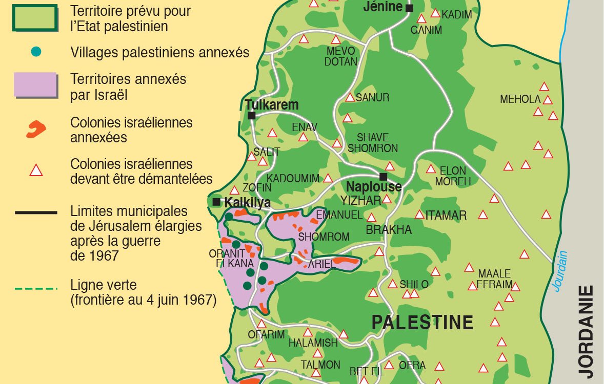 L'image est une carte détaillée des territoires palestiniens, montrant les différentes zones et leurs désignations. Elle indique notamment les zones A et B, qui correspondent à des territoires autonomes palestiniens. On y trouve également des villages palestiniens annexés, des colonies israéliennes annexées, ainsi que les limites municipales de Jérusalem. La carte souligne la ligne verte, qui délimite la frontière avant la guerre de 1967. Les principales villes palestiniennes, ainsi que les routes et réservoirs d'eau, sont également représentés.