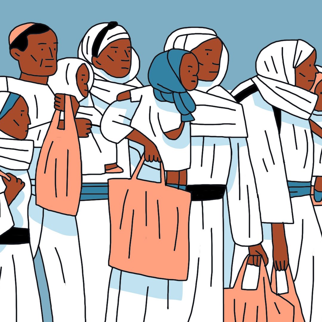 L'image représente un groupe de personnes vêtues de vêtements traditionnels, principalement en blanc, avec des accents colorés. Certaines femmes portent des foulards et des sacs. Le groupe semble se rassembler autour d'un événement, avec une personne tenant un drapeau. L'atmosphère dégage un sentiment de communauté et de solidarité. Le fond est sobre, ajoutant à la concentration sur les personnages.