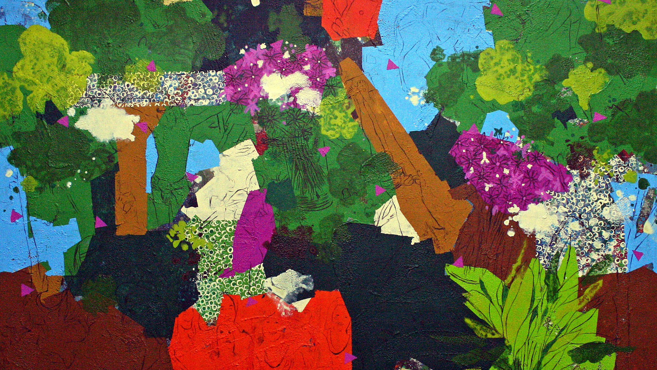 Toiles colorées, arbres verts, fleurs violettes, silhouettes rouges, paysage vibrant et abstrait.