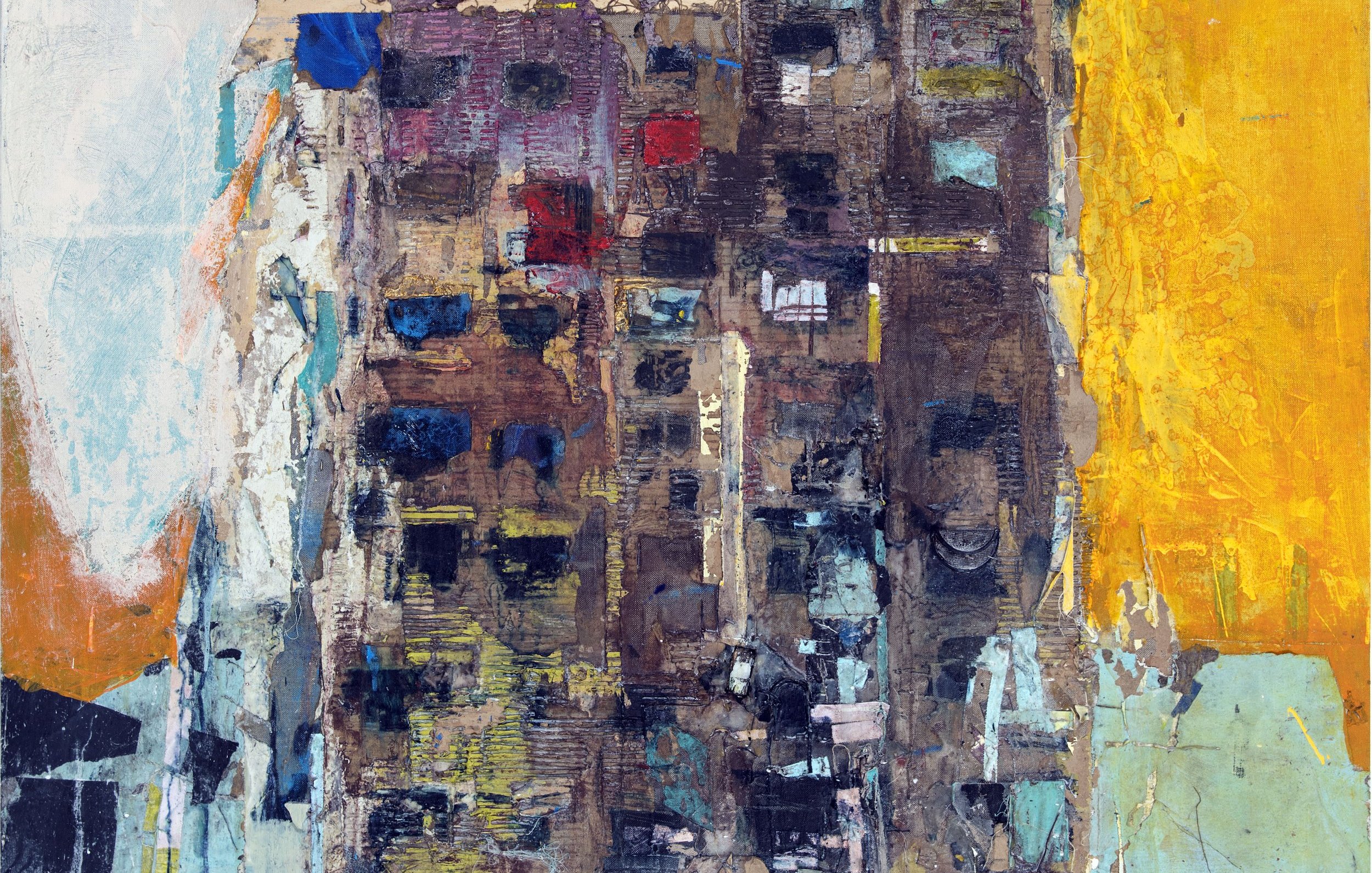 L'image présente une œuvre abstraite, probablement une peinture, représentant un bâtiment. Les couleurs sont variées, incluant des nuances de marron, de jaune et de bleu, créant un contraste entre des ton saturés et des formes stylisées. La texture semble riche, avec des coups de pinceau visibles et des détails qui évoquent les fenêtres et les structures d'un immeuble. L'arrière-plan est plus clair, ajoutant une dimension lumineuse à l'ensemble. L'œuvre semble jouer avec l'illusion de profondeur et de lumière.