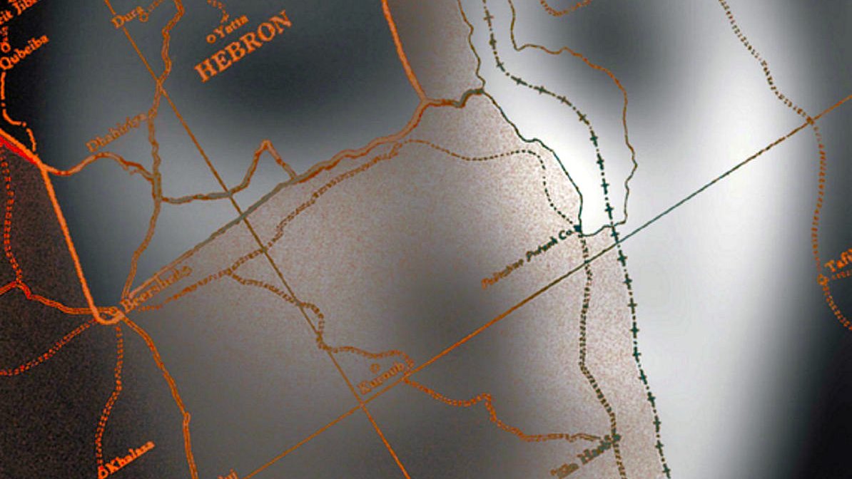 L'image semble être une carte ou un plan représentant une région géographique, probablement au Moyen-Orient en raison des noms mentionnés, comme Hébron et Beer-Sheva. Les détails sont présentés dans des tons sombres avec des lignes orange. Certaines zones semblent floues ou obscurcies, ce qui pourrait indiquer une représentation artistique ou une autre forme d'interprétation visuelle. Des routes ou des frontières peuvent également être visibles, ajoutant un aspect structurel à la carte.