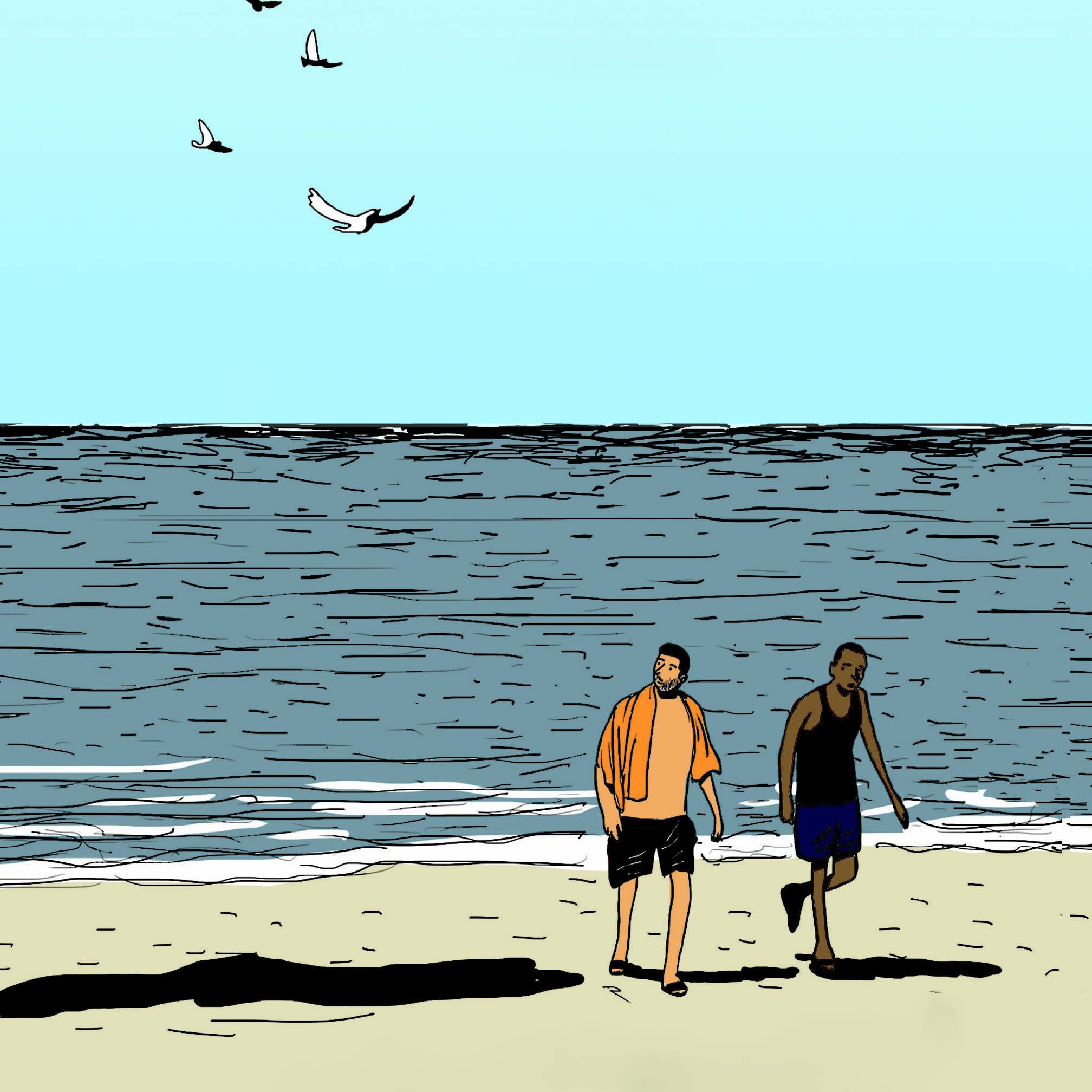 L'image montre deux hommes marchant sur une plage. L'un d'eux porte un t-shirt orange et l'autre un débardeur noir. Ils avancent le long du rivage, avec la mer calme et des vagues derrière eux. Un ciel bleu clair s'étend au-dessus d'eux, parsemé de quelques oiseaux qui volent. L'atmosphère semble paisible et décontractée, typique d'une journée en bord de mer.