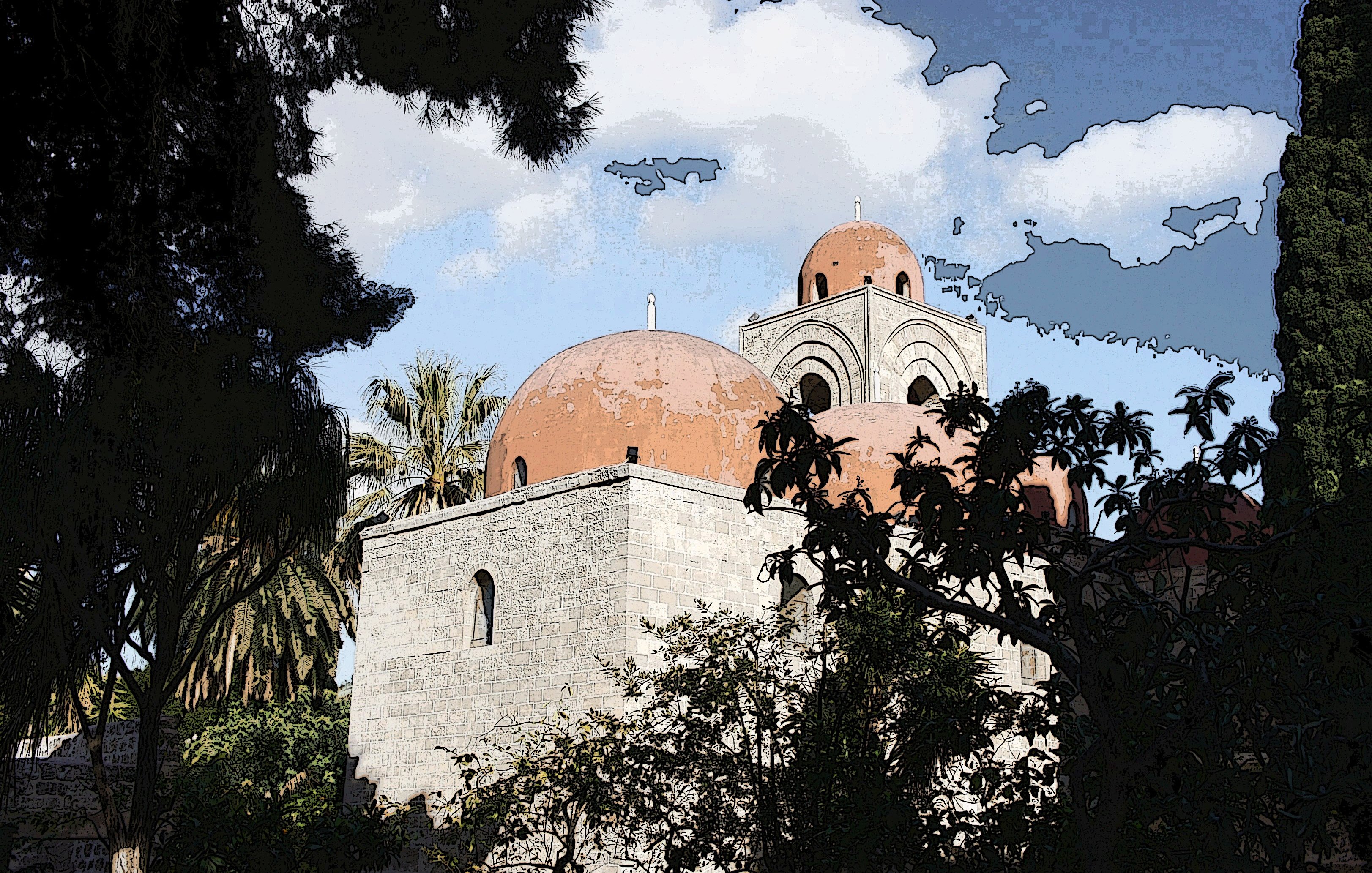 L'image montre un bâtiment architectural avec des dômes de couleur terre cuite. L'édifice est principalement en pierre grise et est entouré de verdure, avec des palmiers et d'autres plantes. Le ciel est clair avec quelques nuages, ce qui donne une atmosphère paisible et ensoleillée. Les contours des éléments sont accentués, donnant un aspect presque stylisé à l'ensemble de la scène.