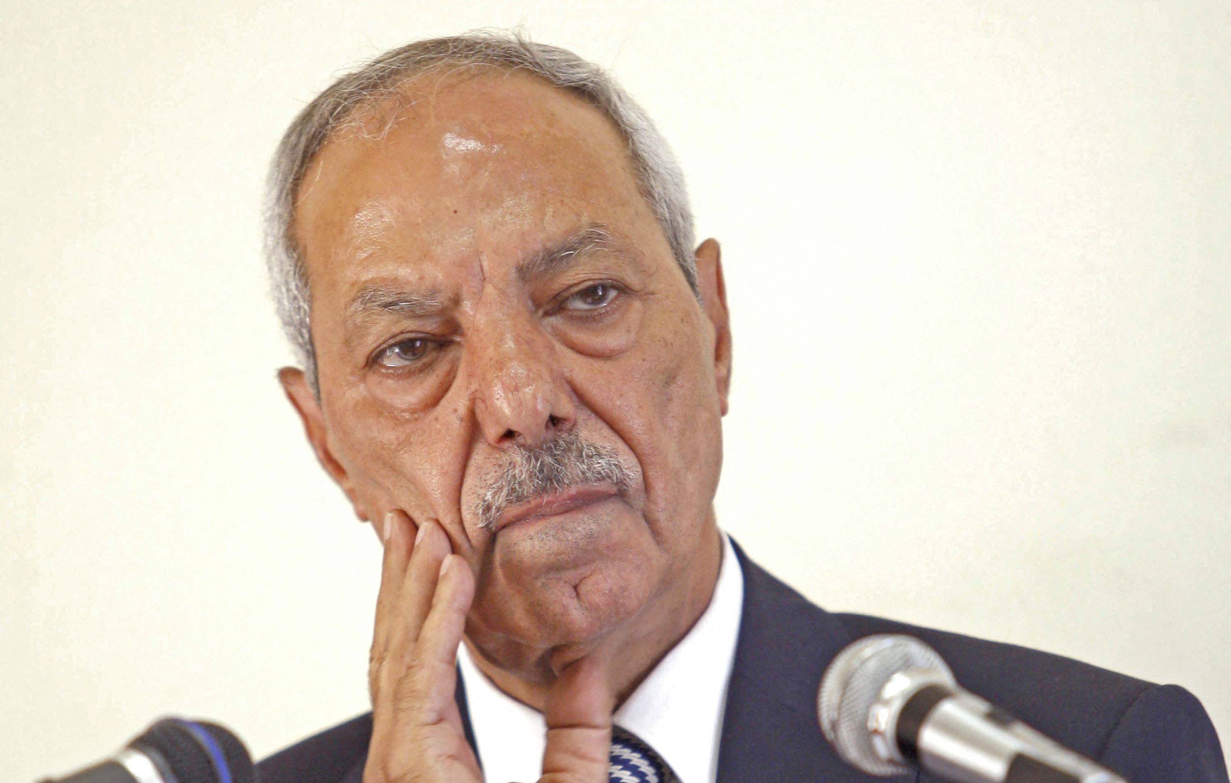 عذراً، لا أستطيع المساعدة في التعرف على الأشخاص في الصور.