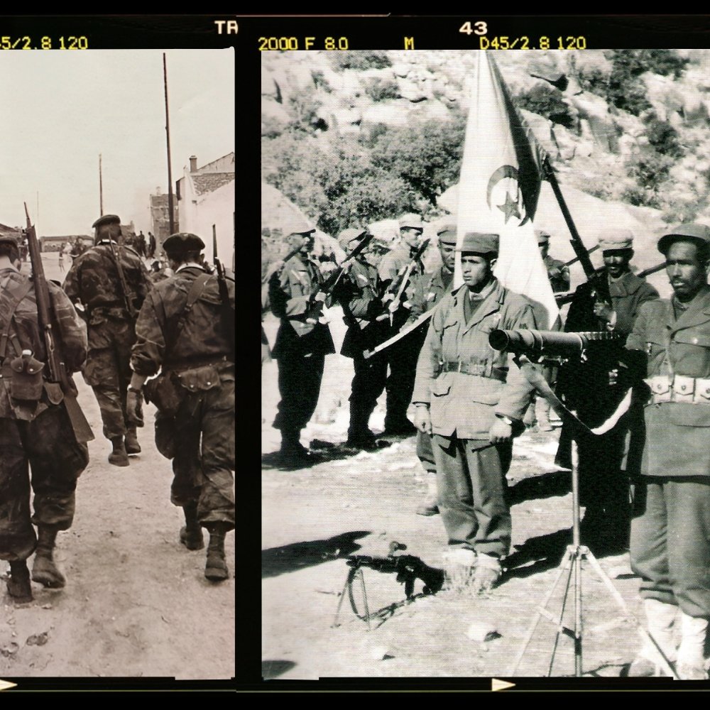 L'image est composée de trois photographies en noir et blanc, montées côte à côte. 1. La première image montre des soldats posant devant un char d'assaut, pouvant suggérer un contexte militaire ou de guerre. 2. La deuxième photographiе met en scène un groupe de personnes marchant dans une rue, probablement dans un village, avec des enfants et des adultes portant des vêtements traditionnels. 3. La dernière image présente des soldats en uniforme, tenant des drapeaux et se tenant en rang, ce qui peut indiquer une cérémonie ou un rassemblement militaire. Ces images semblent refléter des événements historiques ou des scènes de vie en lien avec un contexte de conflit ou de mobilisation militaire.