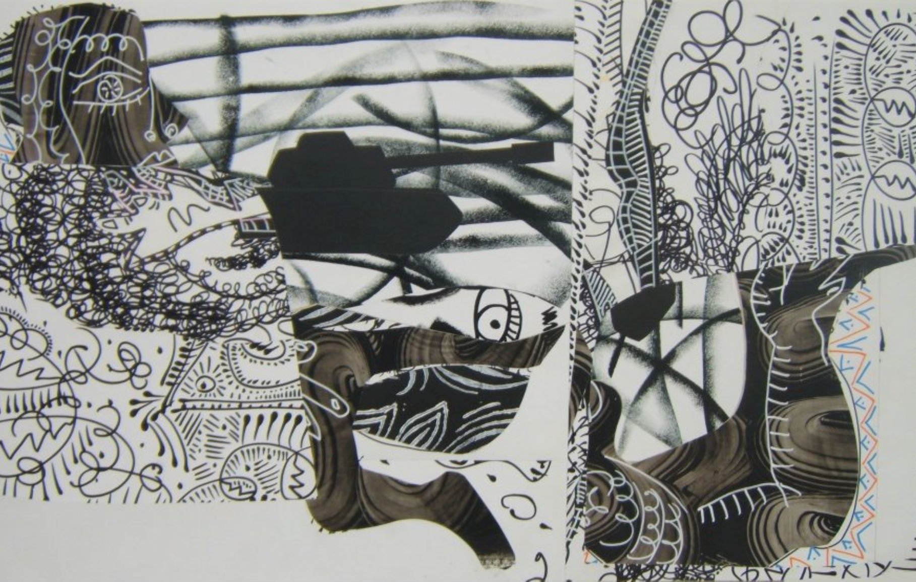 این تصویر شامل ترکیبی از اشکال انتزاعی و خطوط پیچیده است. زمینه کار به‌طور عمده سیاه و سفید است و با الگوهای مختلفی از جمله خطوط منحنی و اشکال گیاهی تزئین شده است. برخی از قسمت‌ها به صورت خاص ترسیم شده‌اند که حالتی متفاوت به کار می‌دهند. این اثر حس آزادی و خلاقیت را منتقل می‌کند و به بیننده احساس کنجکاوی می‌دهد.