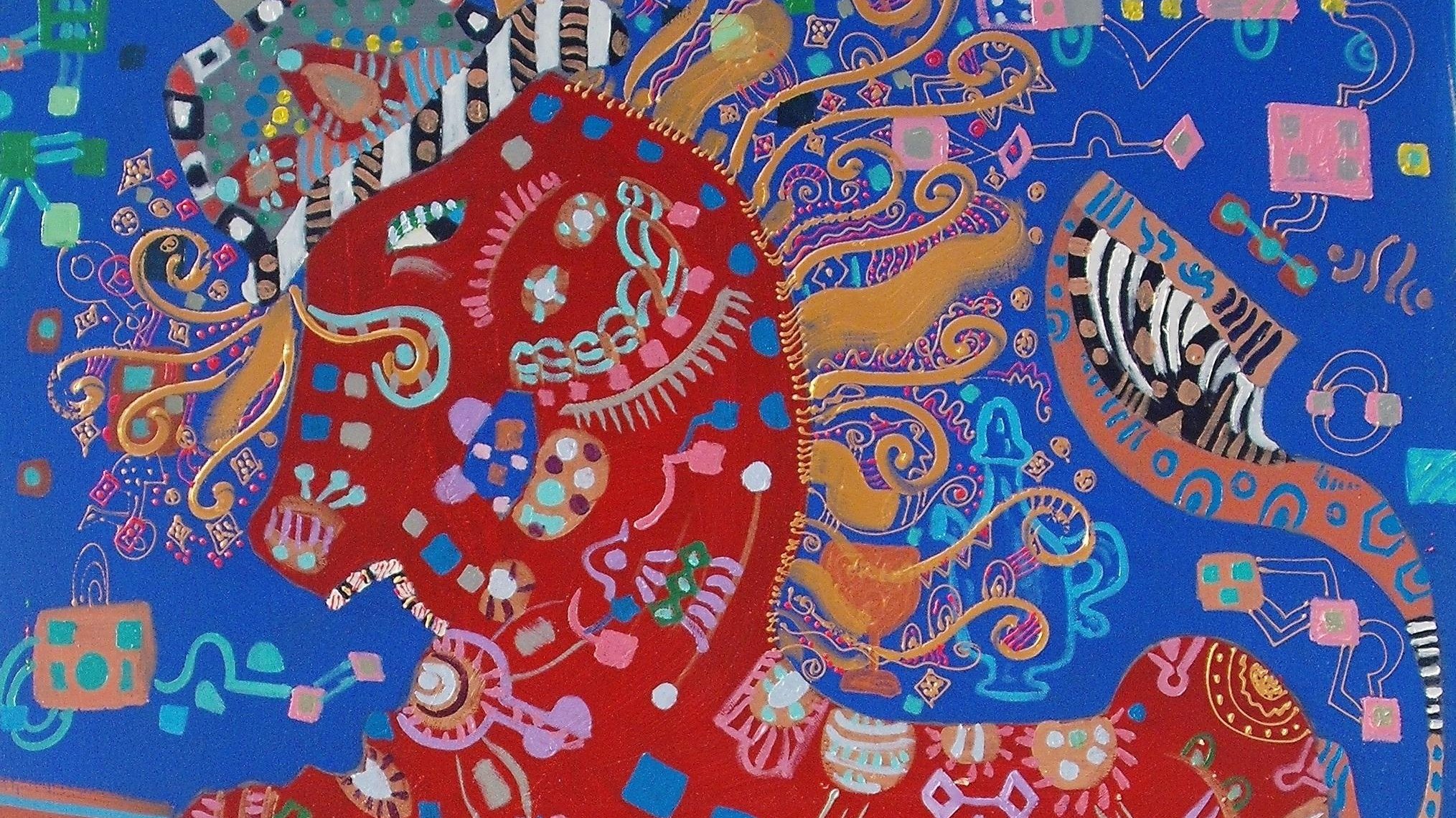 L'image représente un cheval stylisé, peint dans des tons rouges vifs, avec des motifs colorés et abstraits. Le fond est d'un bleu vibrants, parsemé de formes géométriques et de motifs variés. Le cheval est riche en détails, avec une texture complexe et des éléments graphiques qui ajoutent une dimension dynamique à l'œuvre. Les couleurs contrastées et les motifs créent une atmosphère joyeuse et énergique.