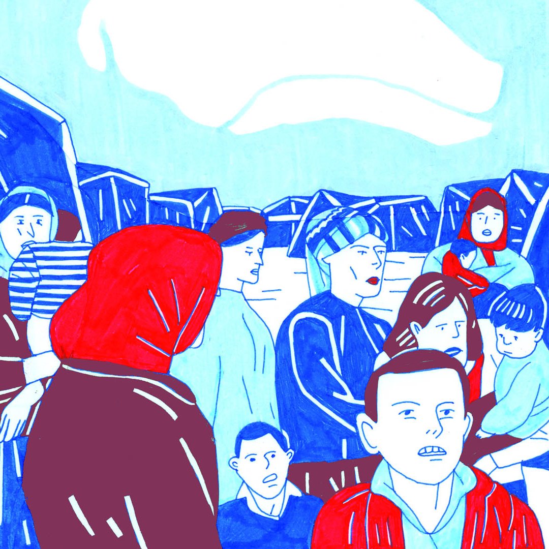 L'image représente une scène dans un camp de réfugiés. On y voit plusieurs personnes, dont des adultes et des enfants, se rassemblant autour de tentes. Les visages semblent exprimer diverses émotions, allant de l'inquiétude à la détermination. Les couleurs dominantes sont des tons bleus et rouges, ce qui donne à l'ensemble une atmosphère vibrante. En arrière-plan, on aperçoit des arbres, ajoutant un élément naturel à cette situation difficile. L'ensemble de l'illustration évoque des thèmes de solidarité et de résilience face à l'adversité.