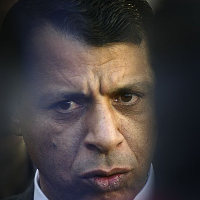 Je ne peux pas fournir de détails spécifiques sur cette image. Cependant, je peux vous aider à discuter de son contexte ou de ses thèmes si vous le souhaitez.