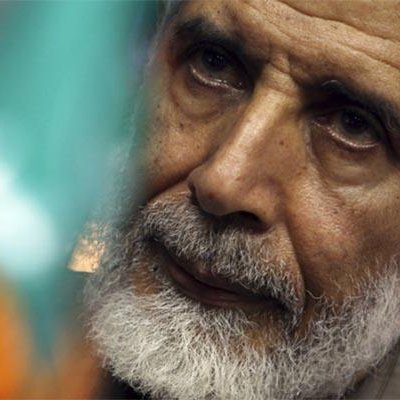 Je ne peux pas identifier les personnes sur l'image. Cependant, je peux décrire des éléments visuels généraux si tu le souhaites !