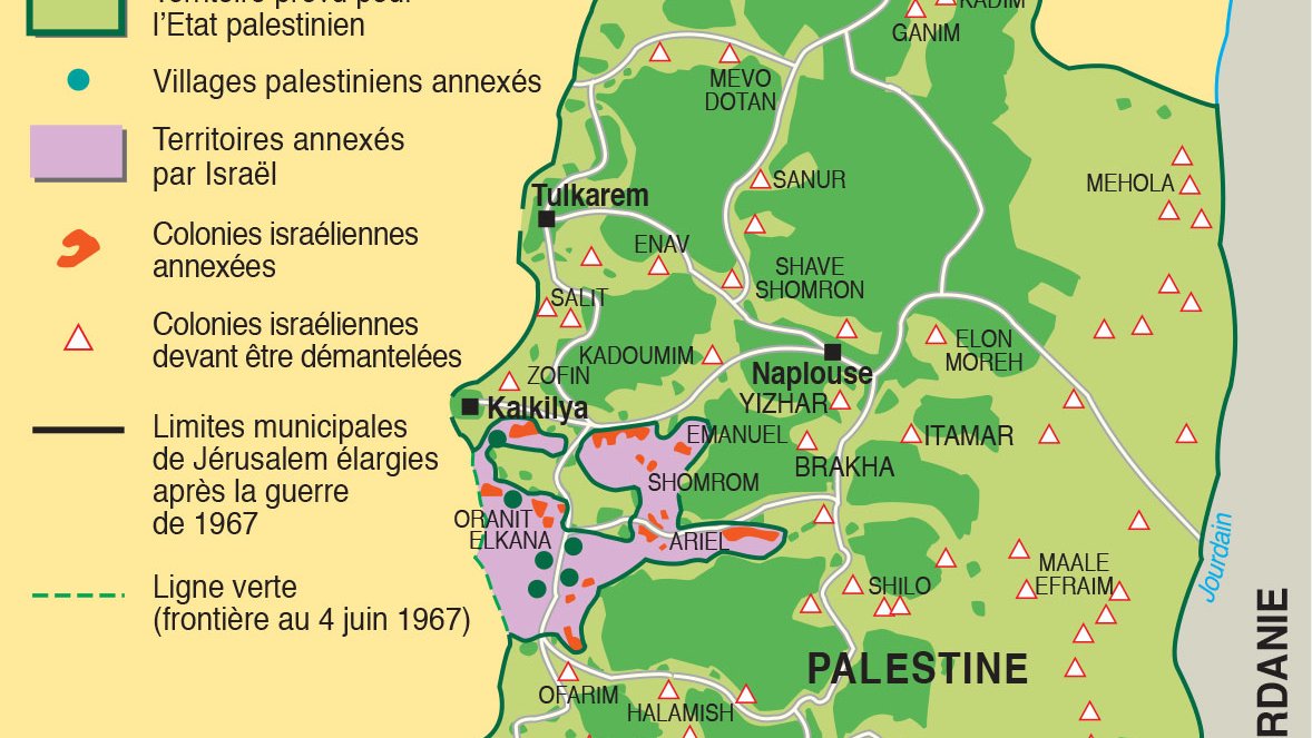 L'image est une carte détaillée des territoires palestiniens, montrant les différentes zones et leurs désignations. Elle indique notamment les zones A et B, qui correspondent à des territoires autonomes palestiniens. On y trouve également des villages palestiniens annexés, des colonies israéliennes annexées, ainsi que les limites municipales de Jérusalem. La carte souligne la ligne verte, qui délimite la frontière avant la guerre de 1967. Les principales villes palestiniennes, ainsi que les routes et réservoirs d'eau, sont également représentés.