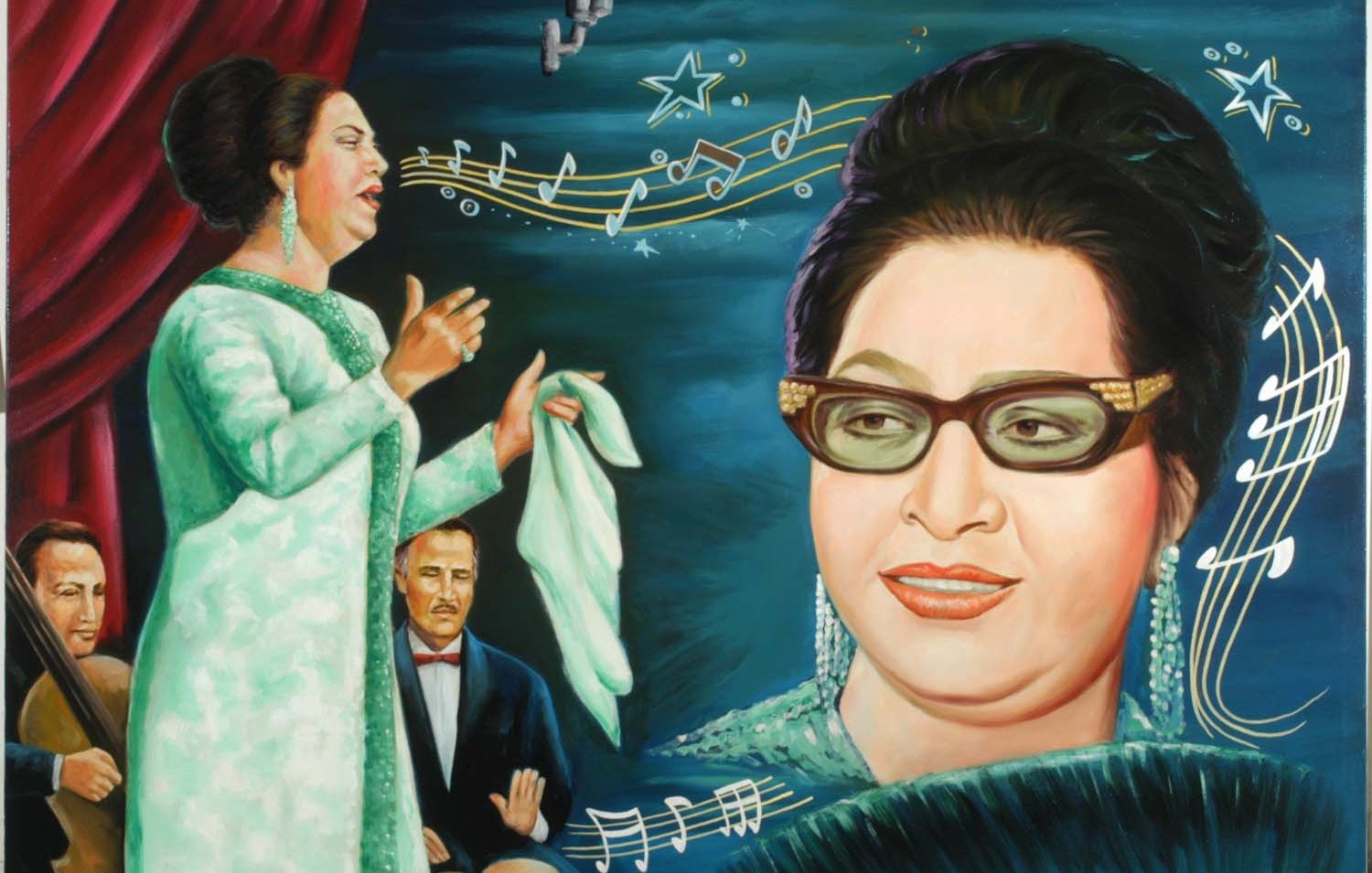 L'image représente une peinture mettant en avant une chanteuse sur scène, vêtue d'une robe élégante et tenant un mouchoir. Elle est accompagnée de musiciens en arrière-plan, créant une atmosphère musicale. Au-dessus d'elle, des notes de musique et des étoiles ajoutent une touche dynamique à la composition. Un portrait d'une femme avec des lunettes stylées est également présent, suggérant une connexion entre deux moments ou deux personnalités artistiques. L'ensemble dégage une ambiance festive et artistique.