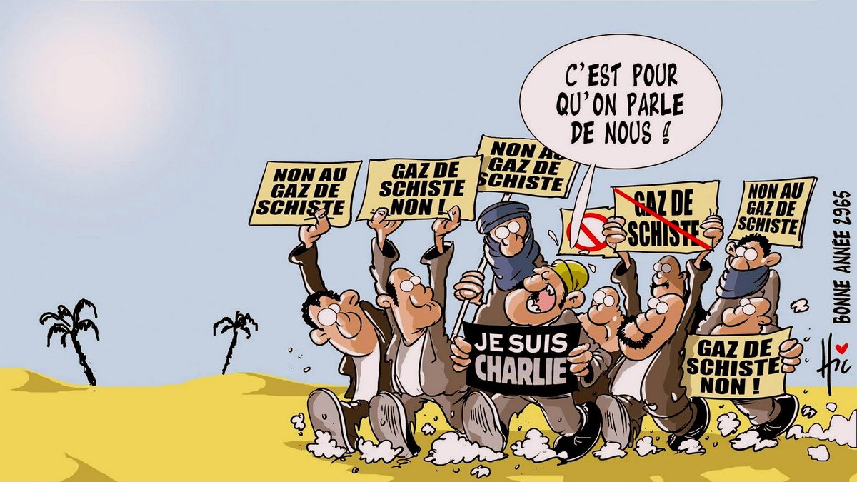 L'image représente une caricature humoristique d'une manifestation contre le gaz de schiste. Des personnages portant des pancartes expriment leur refus de l'exploitation du gaz de schiste, avec des slogans tels que "Non au gaz de schiste" et "Je suis Charlie". En arrière-plan, on peut voir un paysage désertique, avec des palmiers, et un ciel ensoleillé. Le ton de l'image semble ironique, suggérant que les manifestants cherchent à attirer l'attention sur leur cause, tout en faisant référence à des événements récents. L'inscription « Bonne année 2956 » ajoute une dimension satirique, insinuant une préoccupation à long terme pour l'environnement.