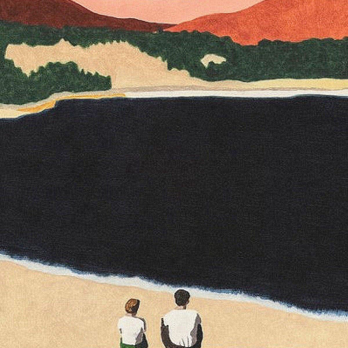 L'image représente une scène paisible au bord d'un lac ou d'une grande étendue d'eau sombre. Au premier plan, on voit deux personnes assises sur le sable, tournées vers l'eau. L'arrière-plan montre des collines aux teintes chaudes, allant du rouge au beige, tandis qu'un ciel clair complète le paysage. L'ambiance générale est tranquille et contemplative, suggérant un moment de partage entre les deux figures.