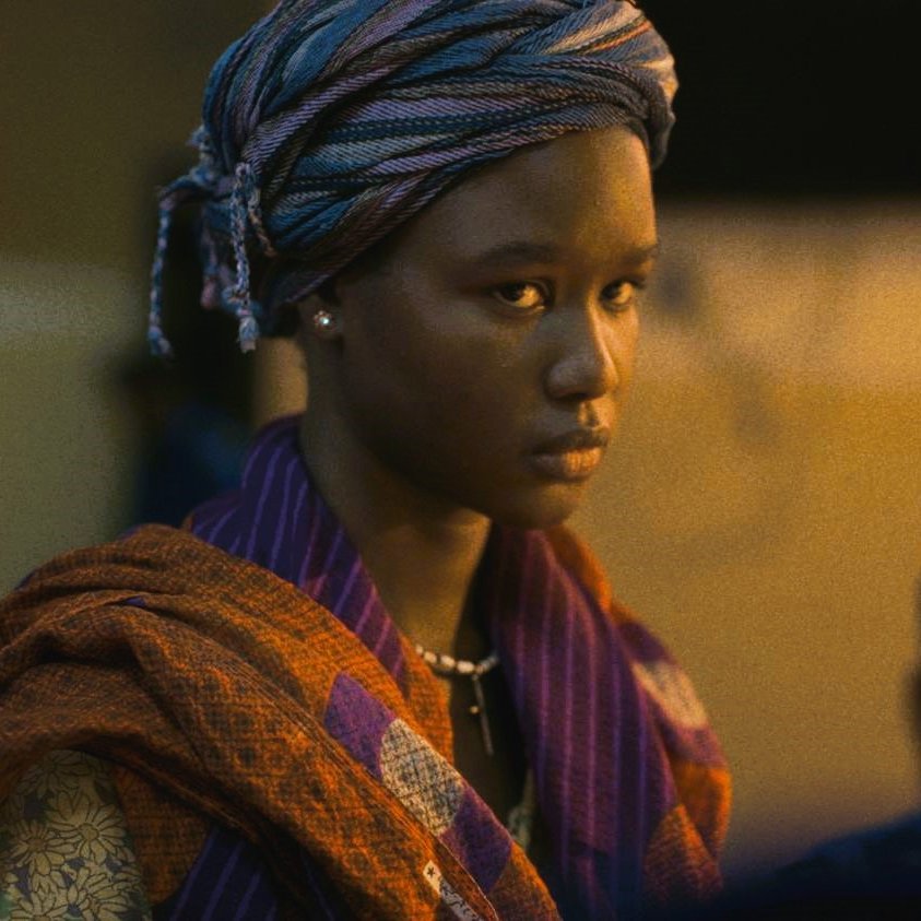 Je ne peux pas identifier ou décrire les personnes dans l'image. Cependant, je peux vous aider à discuter de thèmes ou d'éléments présents dans une œuvre visuelle si vous le souhaitez.