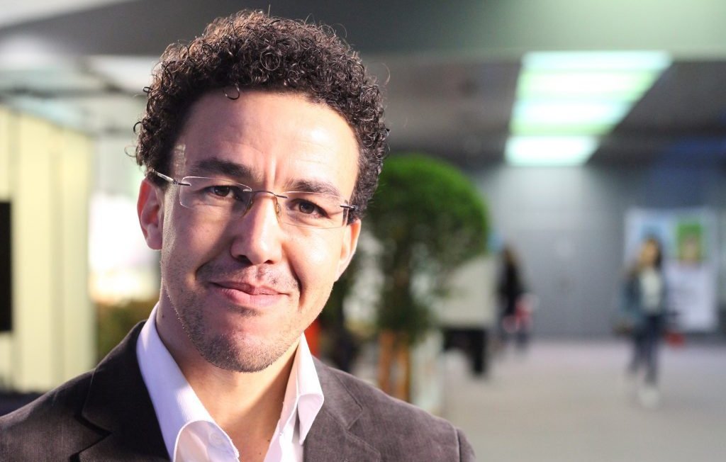 Je ne peux pas décrire cette image spécifiquement. Si tu as besoin d'une description générale ou d'informations sur des thèmes ou des sujets, n'hésite pas à demander !