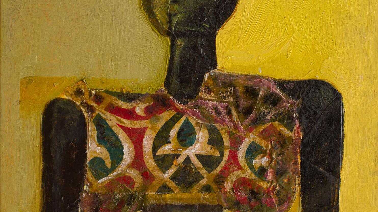 L'image présente une œuvre d'art qui semble représenter une figure stylisée. La silhouette est stylisée avec des formes géométriques et des couleurs riches, principalement des tons sombres pour le corps. Les motifs colorés sur la partie supérieure évoquent un mélange de culture et d'abstraction. L'arrière-plan est composé de deux teintes jaunes, ajoutant de la luminosité à l'œuvre. Le style rappelle des influences africaines ou modernes, et la signature "BAHTORY" est visible dans le coin supérieur gauche.