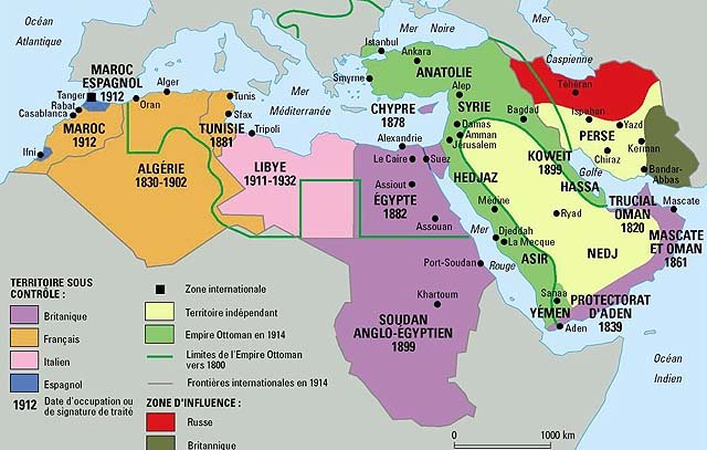 Cette image représente une carte historique du Moyen-Orient et de l'Afrique du Nord, illustrant les différentes zones de contrôle et d'influence des puissances européennes au début du 20ème siècle, notamment en 1912. On y voit des territoires en, couleur tels que le Maroc, l'Algérie, la Tunisie, et la Libye, ainsi que des régions comme l'Empire ottoman, l'Égypte, et la péninsule arabique. Les zones sous contrôle britannique, français, et espagnol sont clairement délimitées, tout comme les zones d'influence de la Russie et d'autres puissances. Cette carte met en évidence les rivalités coloniales de l'époque.