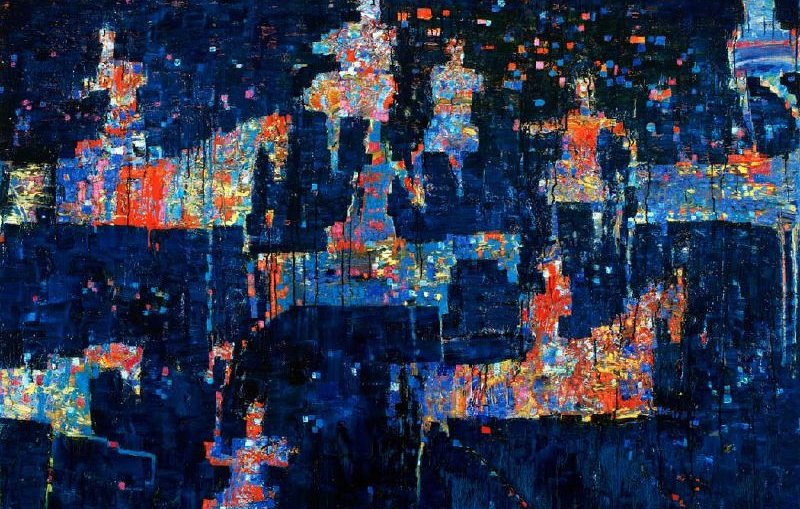 L'image présente une œuvre abstraite avec des nuances de bleu foncé dominant. Des formes humaines stylisées, peut-être des silhouettes, apparaissent ici et là, souvent éclairées par des touches de couleurs vives comme le rouge, l'orange et le jaune. L'ensemble évoque une atmosphère mystérieuse et nocturne, où les éléments de lumière semblent flotter dans une profondeur d'espace, créant une sensation de mouvement et de dynamique. Les textures sont variées, avec des traits de pinceau visibles et des éclaboussures de peinture qui ajoutent à la richesse visuelle de la composition.