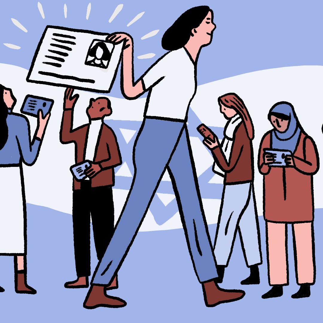 L'image représente un groupe de personnes dans un style graphique illustratif. Au centre, une femme de grande taille marche avec une affiche ou un document à la main. Autour d'elle, plusieurs personnes, d'origines et de styles variés, semblent interagir avec des appareils mobiles tout en observant ou en tenant d'autres documents. L'arrière-plan est en bleu clair avec des motifs géométriques qui créent une atmosphère dynamique. L'ensemble évoque une scène de partage d'information ou de communication.