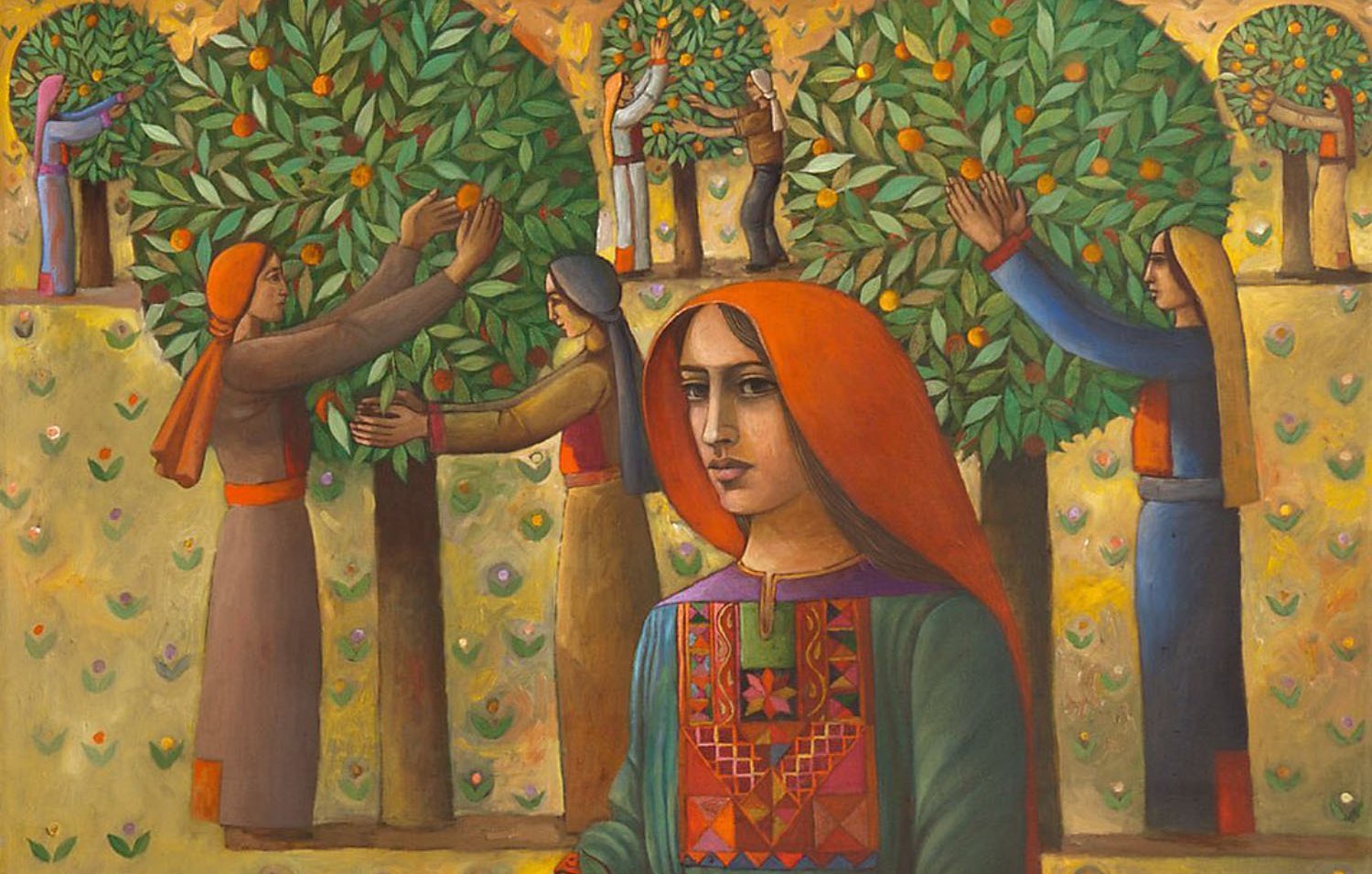 Cette image représente une scène vibrante et colorée. Au premier plan, une femme avec des cheveux longs et un foulard rouge tient une orange dans ses mains. Elle est vêtue d'une robe traditionnelle richement décorée. En arrière-plan, des arbres aux feuilles vertes et aux fruits orange sont visibles, tandis que d'autres personnes cueillent des oranges. L'ensemble de la composition évoque une atmosphère de travail agricole dans un paysage rural, mettant en avant la connexion entre les personnes et la nature. Les couleurs sont vives et les formes stylisées, typiques d'un style artistique expressif.