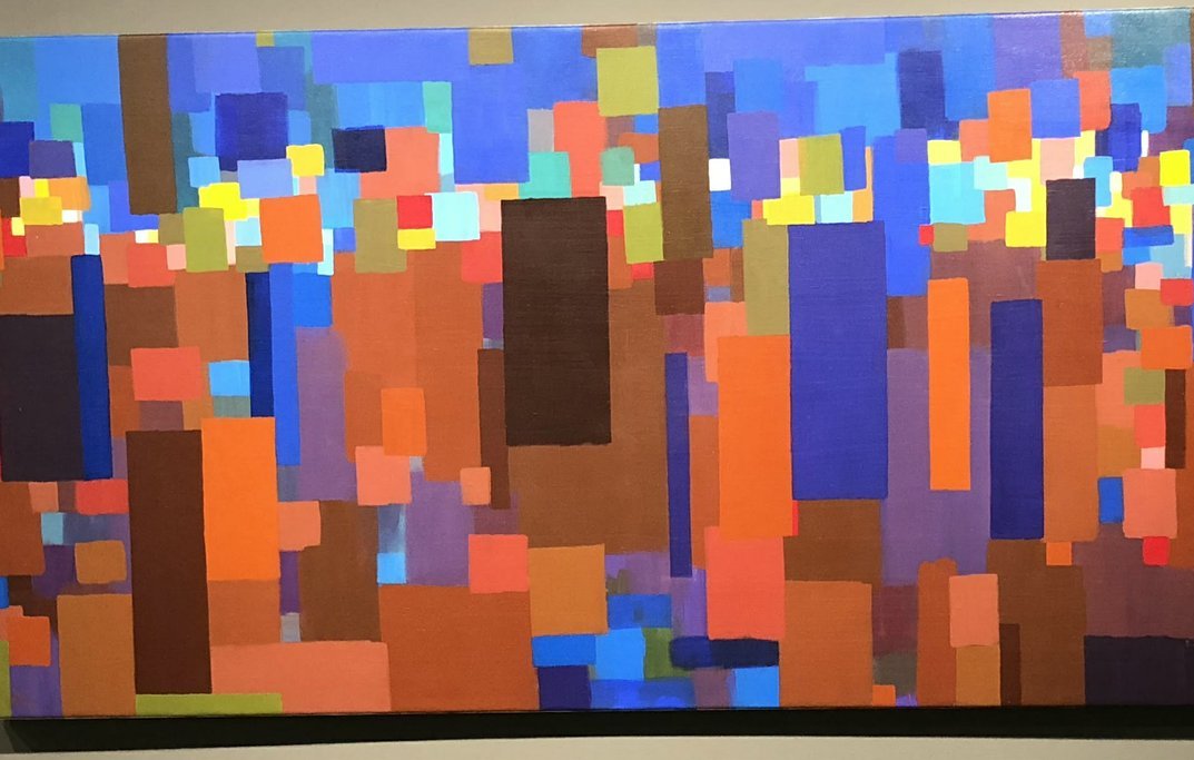 Cette image représente une œuvre abstraite composée de blocs de couleur. On y voit une palette de teintes variées, incluant des bleus, des oranges, des violets, et des jaunes. Les formes géométriques, principalement rectangulaires, sont disposées de manière à créer une composition dynamique et vibrante, évoquant une sensation de mouvement et de profondeur. L'ensemble donne une impression de chaleur et de modernité, invitant à une interprétation personnelle.