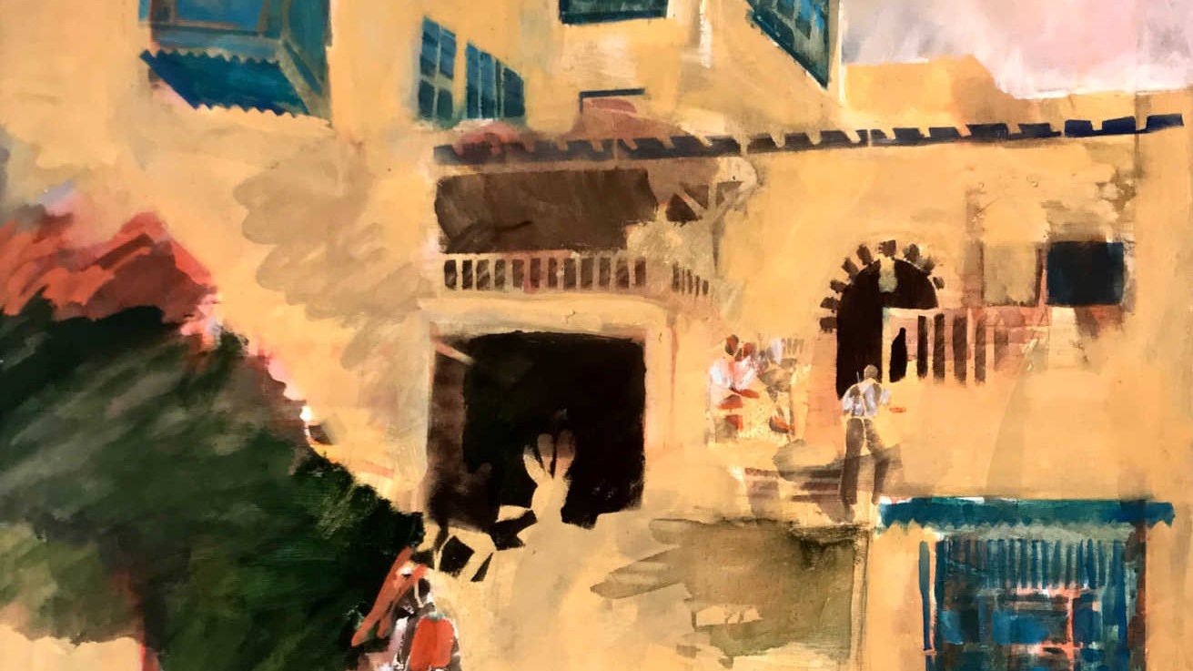 L'image représente une scène artistique d'une maison méditerranéenne, avec des murs de couleur claire et des volets bleus. On y aperçoit des personnes qui se déplacent devant le bâtiment, créant une ambiance vivante. L'arrière-plan présente un ciel légèrement nuageux, ajoutant une touche de douceur à la composition. Les éléments tels que l'arbre et l'architecture locale sont présents, renforçant l'atmosphère chaleureuse et accueillante de la scène.