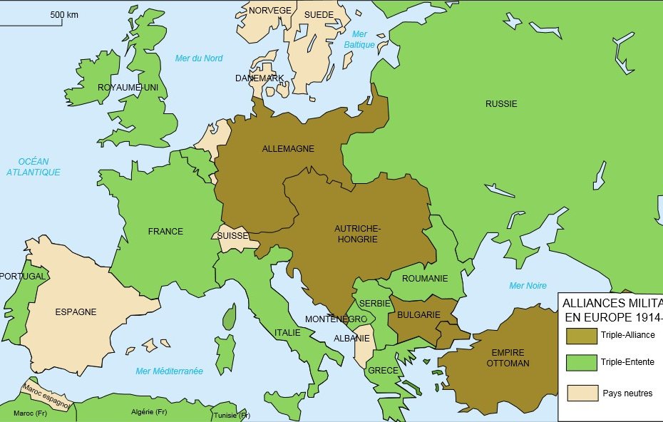 L'image représente une carte de l'Europe pendant la Première Guerre mondiale, indiquant les alliances militaires de 1914 à 1918. - Les pays de la Triple Alliance sont colorés en marron, comprenant l'Allemagne, l'Autriche-Hongrie, l'Italie (bien que l'Italie ait changé d'alliance pendant la guerre). - Les pays de la Triple Entente sont en vert, incluant la France, le Royaume-Uni et la Russie. - Les pays neutres sont également indiqués et colorés différemment. La carte présente une vue géographique des alliances, soulignant les tensions et les alliances qui ont conduit au conflit.