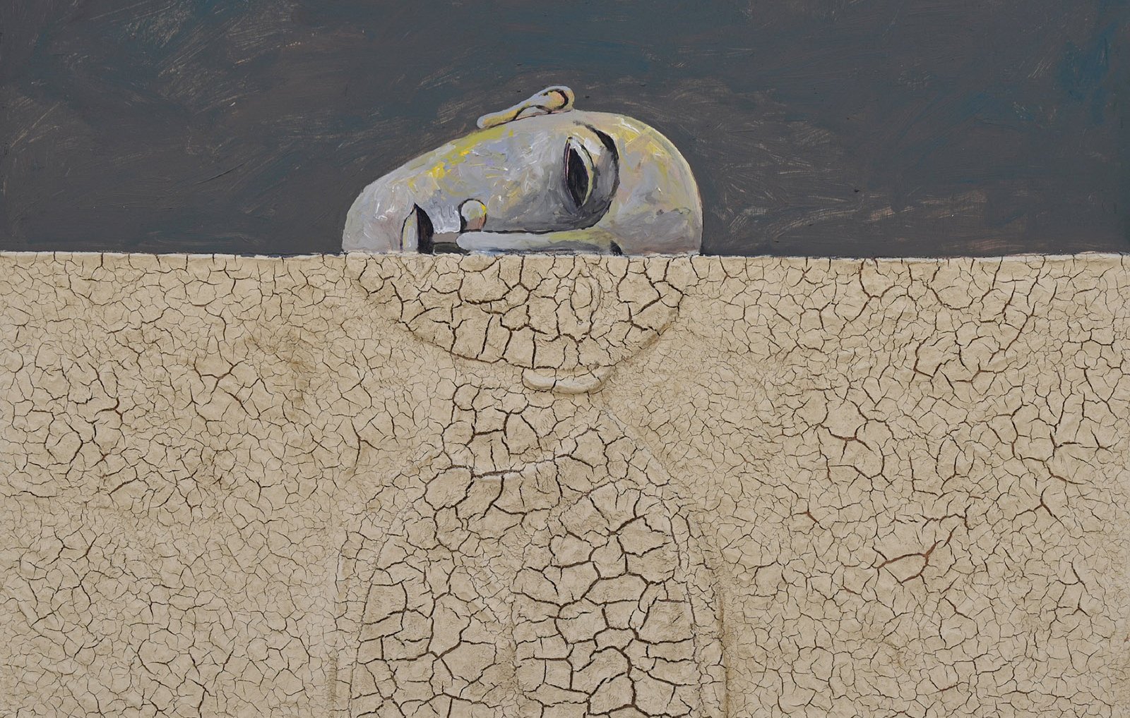 L'image représente une scène minimaliste avec un fond sombre. À l'avant-plan, on aperçoit une forme humanoïde stylisée, dont la surface est craquelée, évoquant peut-être un désert ou une terre stérile. Au-dessus, un visage aux traits abstraits émerge d'un fond sombre, renforçant un sentiment d'isolement ou d'introspection. L'ensemble dégage une atmosphère mélancolique et poétique, où la séparation entre la figure et le visage suggère une réflexion sur l'identité ou la condition humaine.