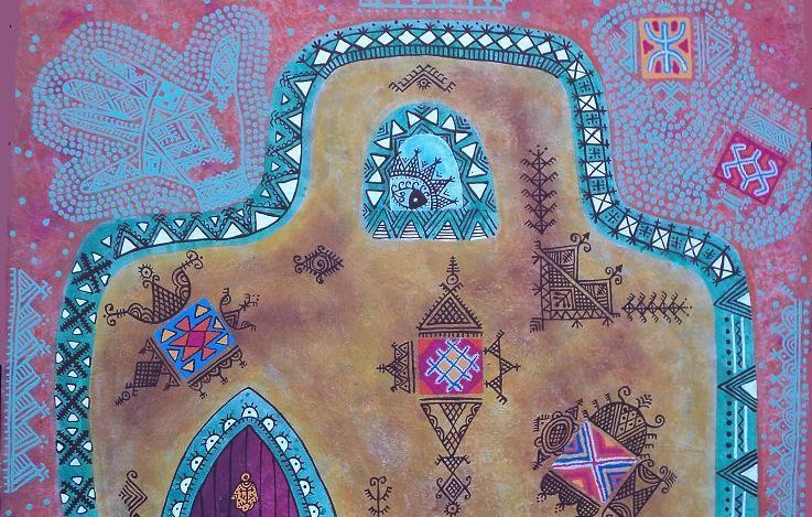 L'image présente un art abstrait et coloré. On y voit un fond rouge avec des motifs géométriques et des symboles en turquoise. Au centre, une forme irrégulière, peut-être une représentation stylisée d'un paysage ou d'un espace. À gauche, il y a une porte stylisée ornée de motifs complexes, ajoutant une touche de mystère. Les dessins autour semblent évoquer des éléments de la nature ou des symboles culturels, créant une ambiance vibrante et artistique.