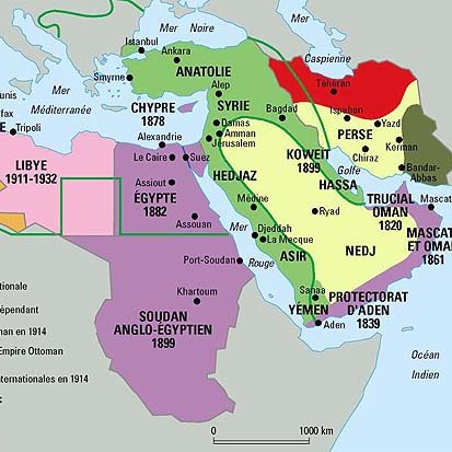 Cette image représente une carte historique du Moyen-Orient et de l'Afrique du Nord, illustrant les différentes zones de contrôle et d'influence des puissances européennes au début du 20ème siècle, notamment en 1912. On y voit des territoires en, couleur tels que le Maroc, l'Algérie, la Tunisie, et la Libye, ainsi que des régions comme l'Empire ottoman, l'Égypte, et la péninsule arabique. Les zones sous contrôle britannique, français, et espagnol sont clairement délimitées, tout comme les zones d'influence de la Russie et d'autres puissances. Cette carte met en évidence les rivalités coloniales de l'époque.