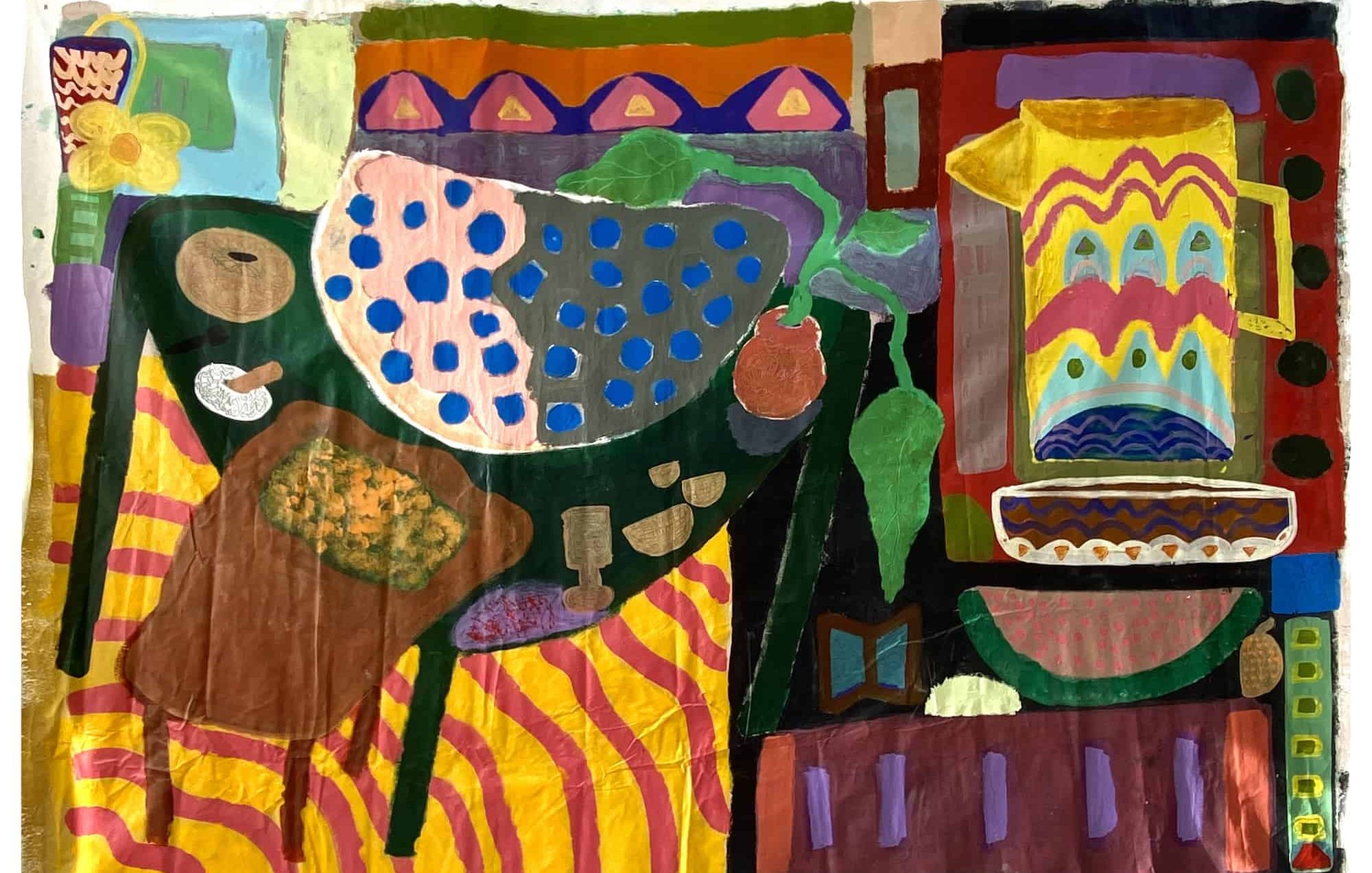 L'image présente une composition colorée et abstraite. On peut y voir des formes géométriques et organiques, avec des couleurs vives telles que le bleu, le rouge, le jaune et le vert. Plusieurs éléments semblent représenter des objets de la vie quotidienne, comme des fruits ou des plats, disposés de manière harmonieuse sur une table. Les motifs et textures ajoutent une dimension visuelle intéressante, créant une atmosphère joyeuse et dynamique. L'ensemble évoque un style artistique contemporain qui joue avec les formes et les couleurs.