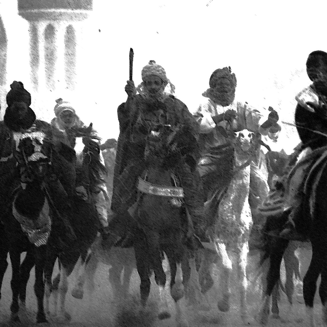 L'image montre un groupe de cavaliers, probablement en marche ou en procession, entourés de brume ou de poussière. Ils portent des vêtements traditionnels et des ornements, et certains tiennent des armes. L'atmosphère semble dynamique et historique, évoquant une scène de bataille ou de célébration. Les détails sont atténués, créant un effet artistique qui se concentre sur les silhouettes des cavaliers et leurs montures.