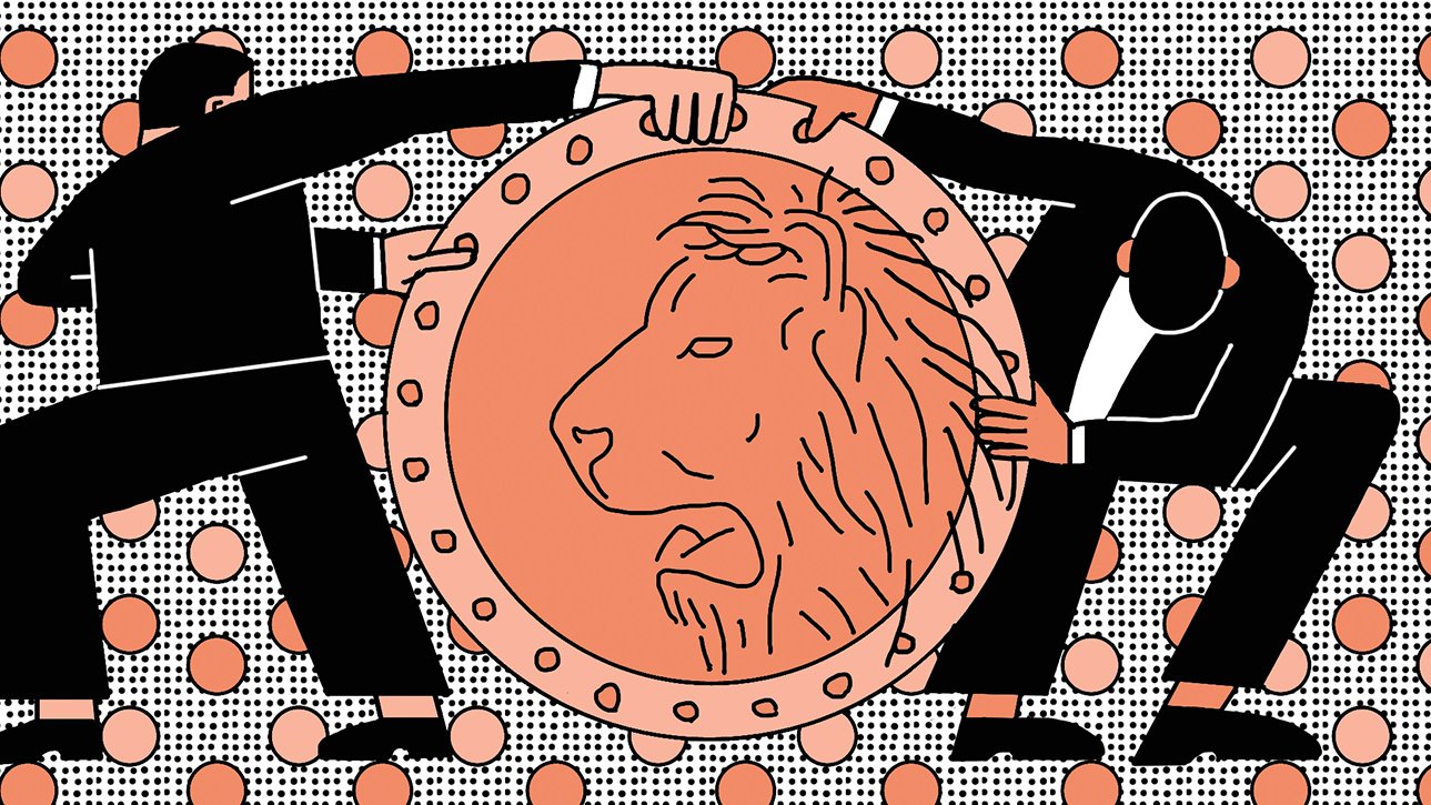 L'image représente deux silhouettes humaines en train de tirer sur un grand bouclier orné d'une tête de lion. Le fond est composé de motifs en points, alternant entre des couleurs neutres et des tons plus vifs. Les personnages semblent engagés dans un effort pour déplacer ou stabiliser le bouclier, ce qui pourrait symboliser une lutte ou une collaboration autour d'une valeur importante représentée par le lion.