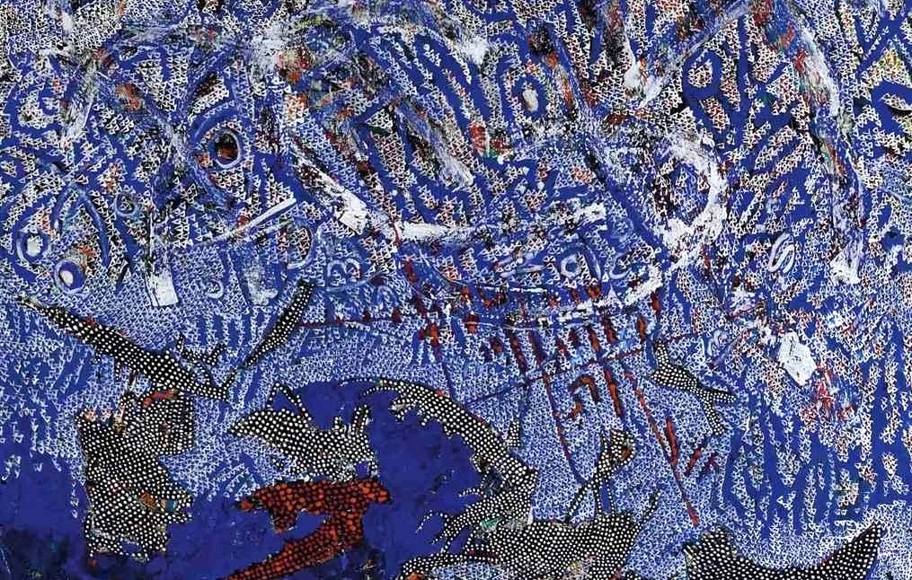 L'image présente un motif complexe et coloré dominé par des tons de bleu. On y observe des formes stylisées qui rappellent des poissons ou des créatures marines, intégrées dans une texture vibrante. Des points et des lignes blanches, rouges et d'autres couleurs contrastantes créent une impression de mouvement, presque comme une danse sous l'eau. L'ensemble évoque un monde aquatique riche et dynamique, chargé de détails abstraits.