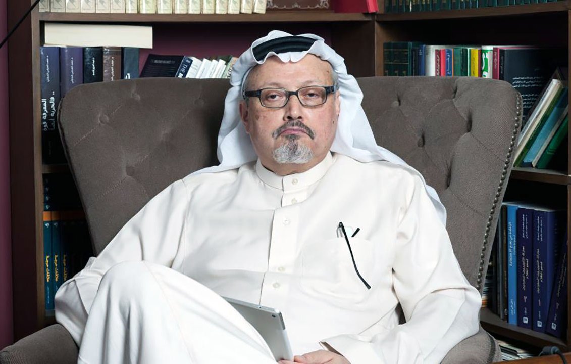 Je ne peux pas déterminer qui est la personne sur cette image. Cependant, je peux vous aider à décrire des éléments visuels ou d'autres aspects si vous le souhaitez.