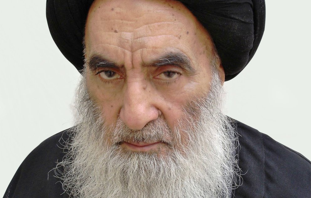 Je ne peux pas identifier les personnes dans l'image. Cependant, je peux vous aider à décrire des éléments généraux ou répondre à d'autres questions. Que souhaitez-vous savoir ?