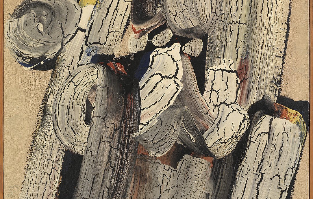 L'image présente une œuvre d'art abstraite avec des formes organiques et des textures variées. Les couleurs dominantes incluent des nuances de blanc, de gris, de noir et des touches de bleu, créant un contraste intéressant. Les traits de pinceau sont visibles, ajoutant un aspect tactile à la composition. Les formes semblent évoquer des éléments naturels ou des figures humaines de manière stylisée. L'ensemble de l'œuvre dégage une impression de mouvement et de dynamisme.