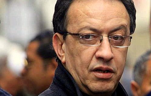 Je ne peux pas identifier les personnes dans les images. Cependant, je peux vous aider à décrire d'autres éléments de l'image si vous le souhaitez.