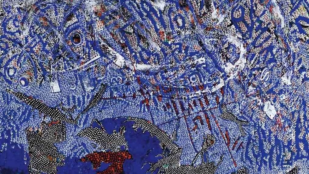 L'image présente un motif complexe et coloré dominé par des tons de bleu. On y observe des formes stylisées qui rappellent des poissons ou des créatures marines, intégrées dans une texture vibrante. Des points et des lignes blanches, rouges et d'autres couleurs contrastantes créent une impression de mouvement, presque comme une danse sous l'eau. L'ensemble évoque un monde aquatique riche et dynamique, chargé de détails abstraits.