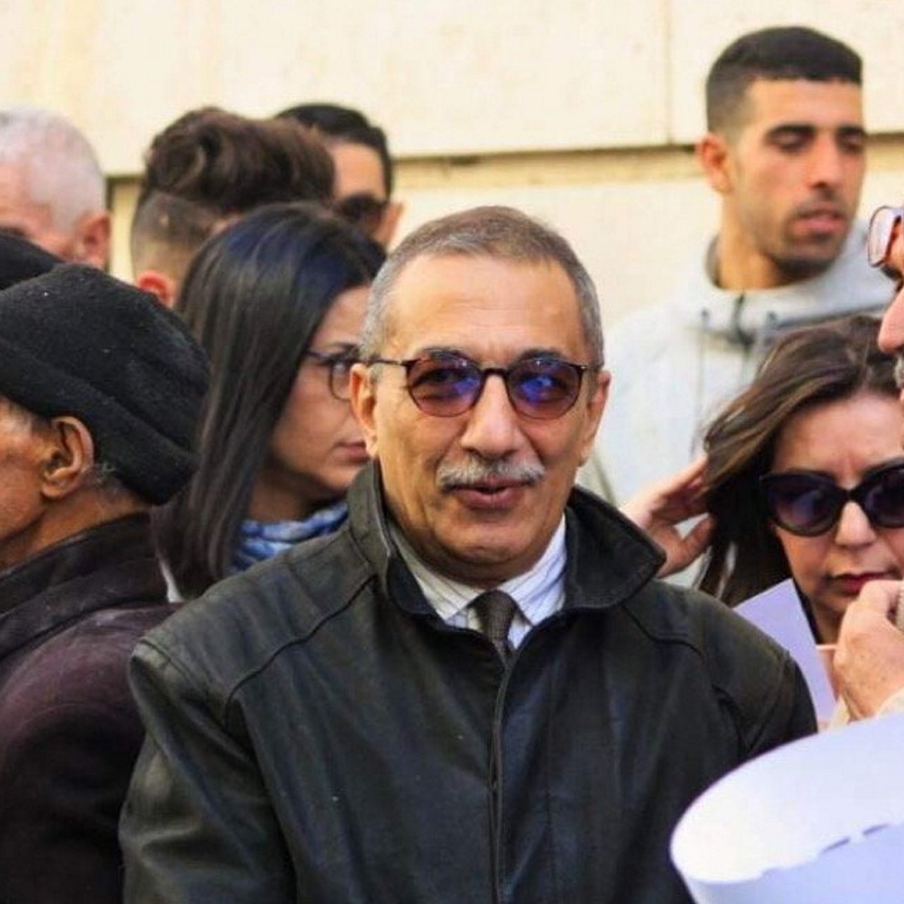 Je ne peux pas décrire l'image, mais je peux vous aider avec d'autres questions ou informations.