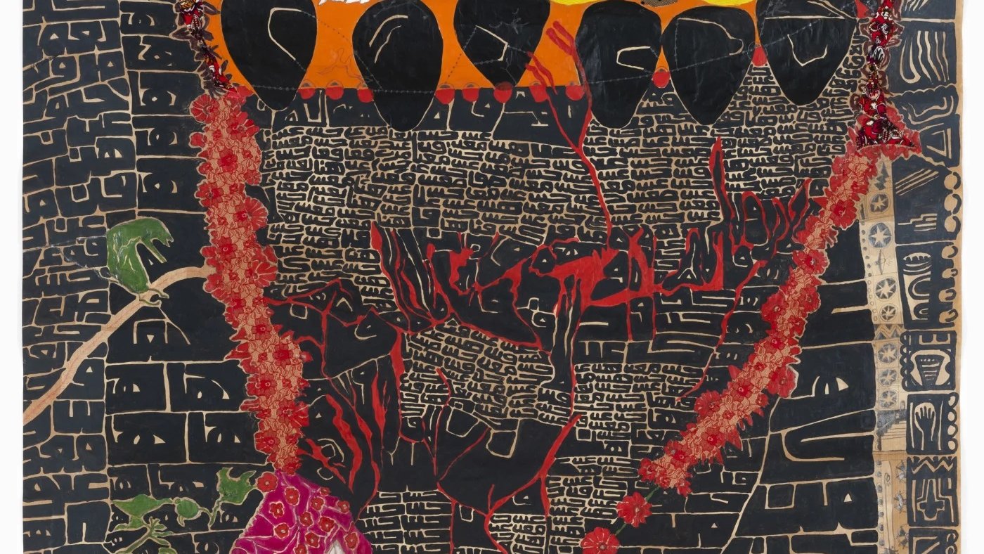 L'image que tu décris semble être une œuvre artistique colorée et complexe. Elle présente un mélange de motifs abstraits et de formes figuratives. Au centre, il y a des éléments qui semblent représenter des visages ou des yeux, entourés de détails décoratifs comme des colliers ou des guirlandes. La palette de couleurs varie, avec des teintes sombres, du rouge, du orange et des touches de blanc, ce qui crée un contraste dynamique. Le fond semble texturé, avec des motifs graphiques qui ajoutent une profondeur à l'ensemble. L'œuvre pourrait évoquer des thèmes de culture, d'identité ou de spiritualité.