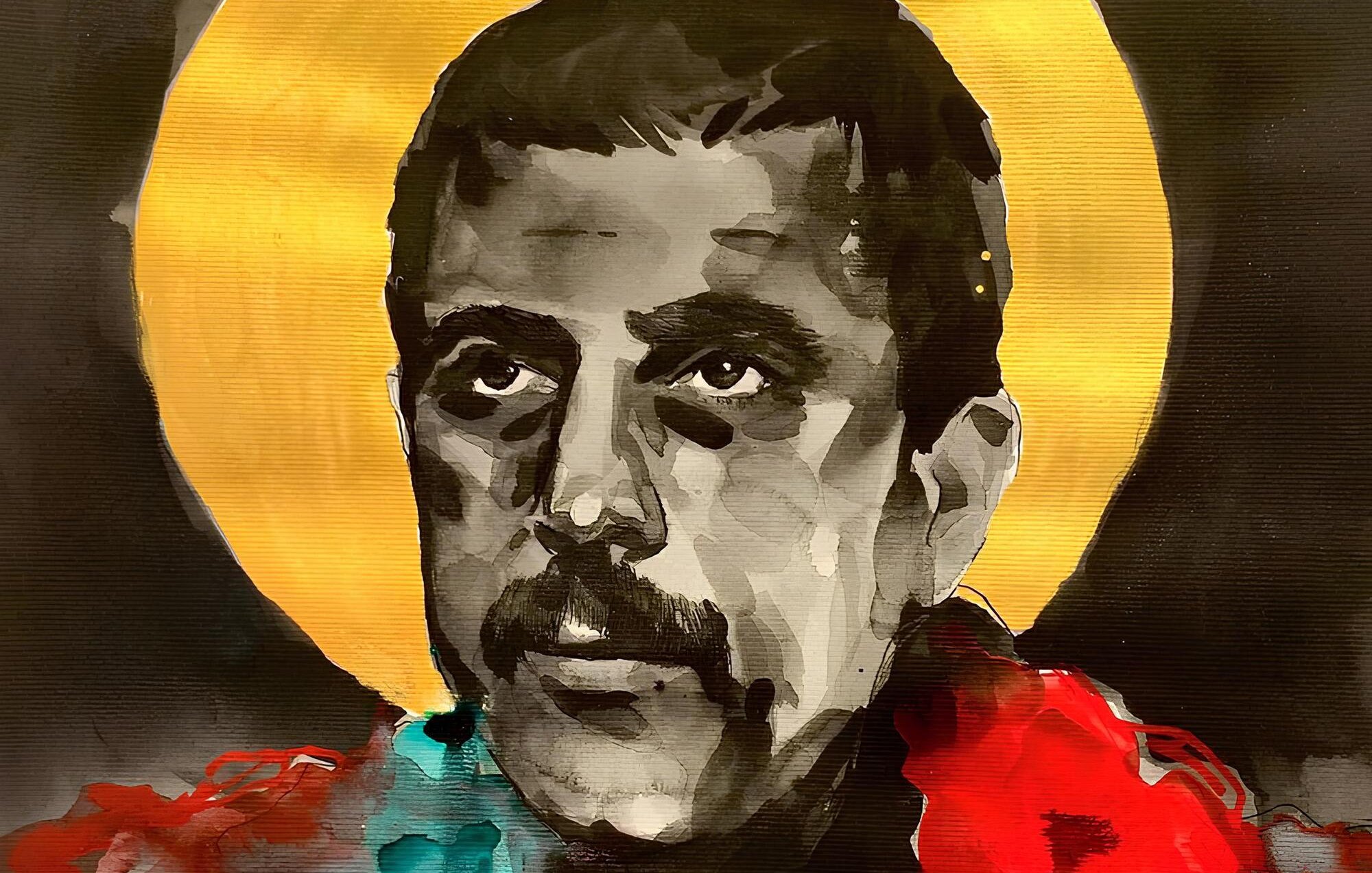 L'immagine rappresenta un ritratto stilizzato di un uomo con un'espressione seria. Ha un aspetto intenso e viene enfatizzato da un alone dorato che lo circonda. I colori utilizzati nel fondo e nei dettagli del suo abbigliamento includono tonalità di rosso e verde, che creano un contrasto notevole con il suo viso e l'alone. L'illustrazione ha un aspetto artistico e contemporaneo, con una tecnica di pittura che combina acquerelli e inchiostro.