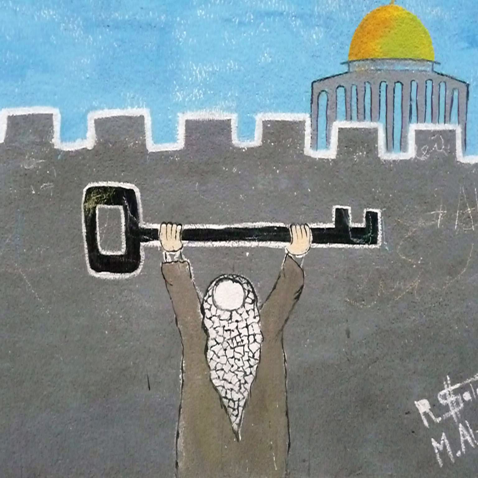 L'image représente une personne levant une grande clé au-dessus de sa tête, symbolisant peut-être l'espoir ou la revendication d'un droit. En arrière-plan, on aperçoit un bâtiment avec un dôme doré, qui pourrait être une représentation de sites emblématiques, et des murs qui suggèrent une fortification. Le style de l'illustration est simple, avec des couleurs vives pour le ciel et des tonalités plus sombres pour le décor, accentuant le message central de la clé.