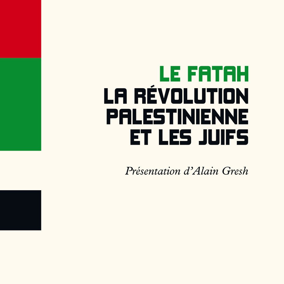 L'image représente la couverture d'un livre intitulé "Le Fatah : la révolution palestinienne et les Juifs", avec une présentation d'Alain Gresh. La couverture arbore un design graphique simple, utilisant des couleurs contrastées : du noir, du rouge, du vert et du jaune. Ces couleurs sont souvent associées aux mouvements de libération palestiniens. Le titre est clairement visible, avec un style typographique sobre et contemporain.