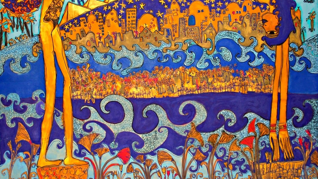 L'image représente une scène colorée et imaginative, où des figures humaines aux proportions exagérées s'étendent au-dessus d'un paysage vibrant. On peut voir des vagues stylisées en bas, avec des motifs ondulés, et des silhouettes de personnes rassemblées sur une rive ou une scène. En arrière-plan, une ville stylisée est visible, pleine de bâtiments et d'étoiles, créant un contraste dynamique avec le premier plan. Les couleurs sont vives, avec des tons de bleu, jaune et orange dominants, apportant une atmosphère joyeuse et onirique à l'ensemble de l'œuvre. Des éléments floraux et des motifs décoratifs ajoutent à la richesse visuelle.