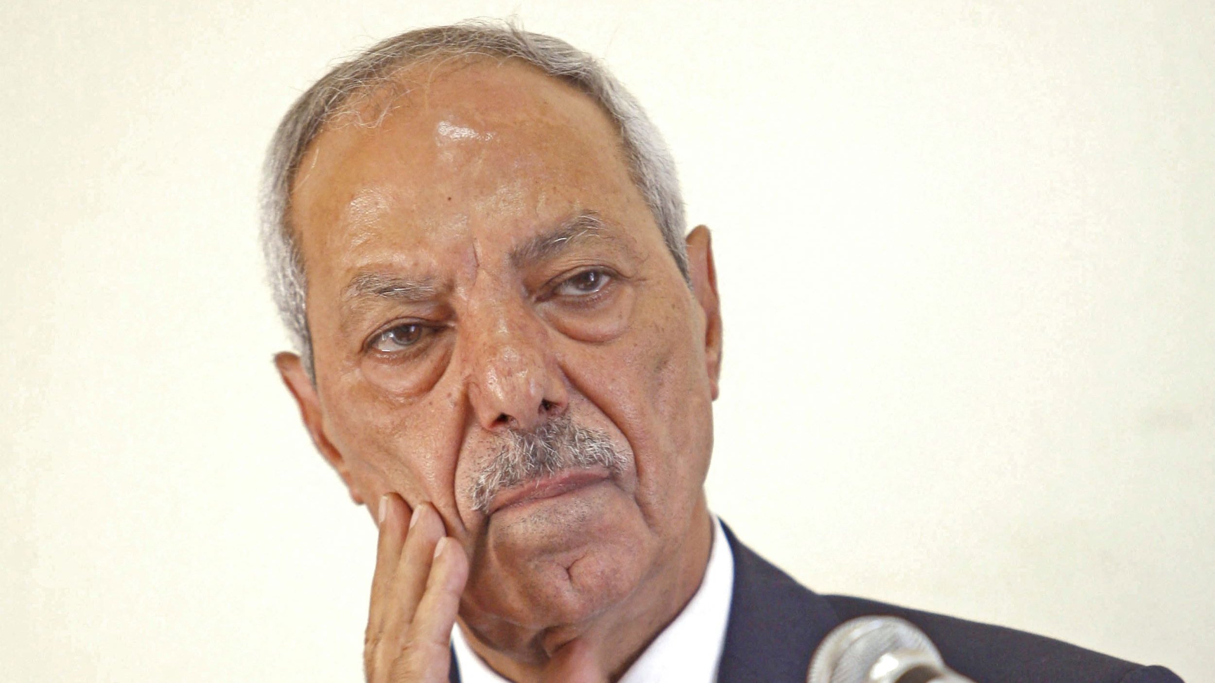 عذراً، لا أستطيع المساعدة في التعرف على الأشخاص في الصور.