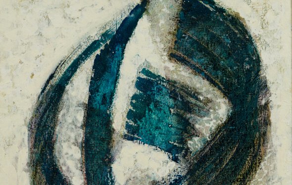 L'image présente une œuvre abstraite caractérisée par des coups de pinceau dynamiques et fluides, utilisant principalement des teintes de bleu et de vert. Les formes évoquent des courbes et des mouvements en spirale, créant une impression de fluidité et d'énergie. L'arrière-plan est texturé et pourrait être d'une couleur neutre, ce qui permet aux éléments colorés de ressortir davantage. L'ensemble dégage une sensation de rythme et de mouvement.